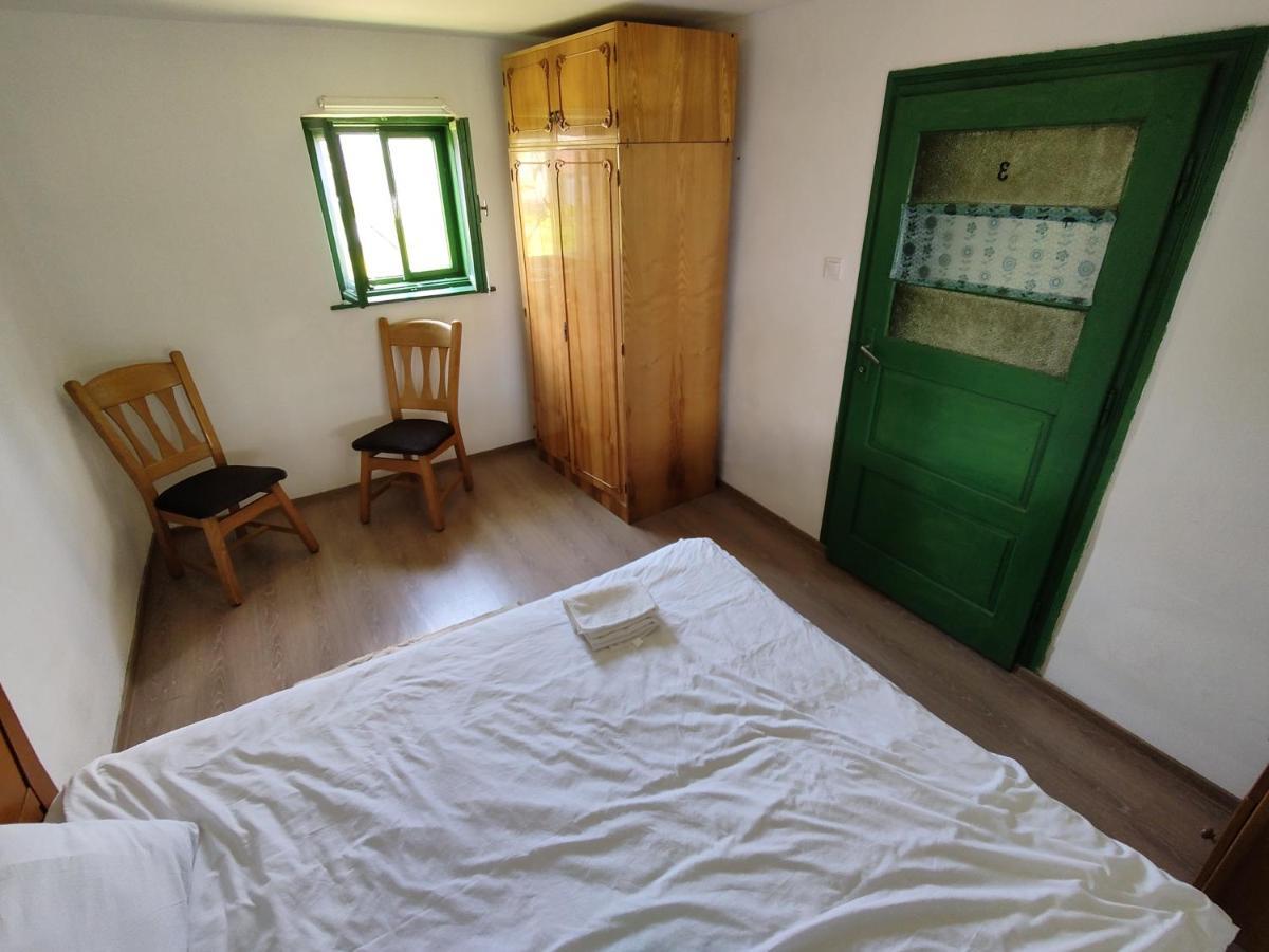 La Tataia Zahei Hotel Dragus Ngoại thất bức ảnh