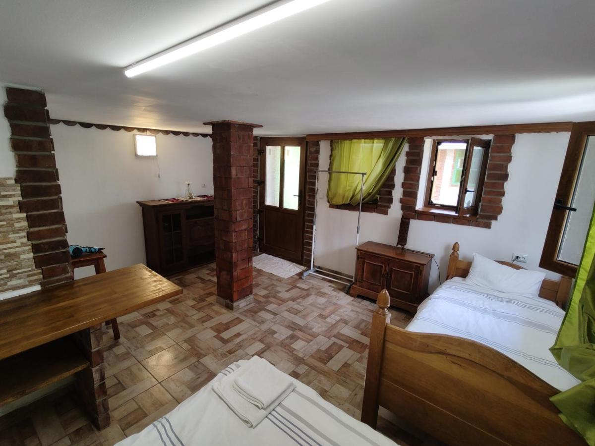 La Tataia Zahei Hotel Dragus Ngoại thất bức ảnh