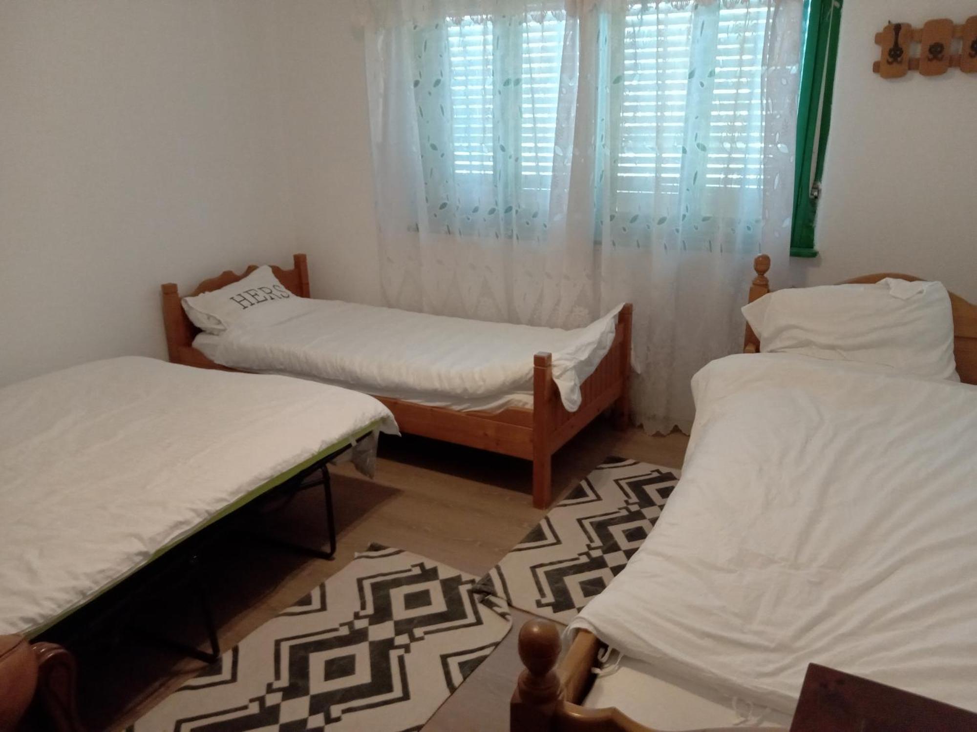 La Tataia Zahei Hotel Dragus Phòng bức ảnh